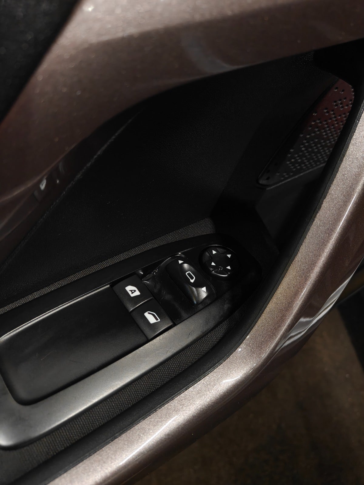 Billede af Peugeot 2008 1,6 e-HDi 92 Active Sky ESG