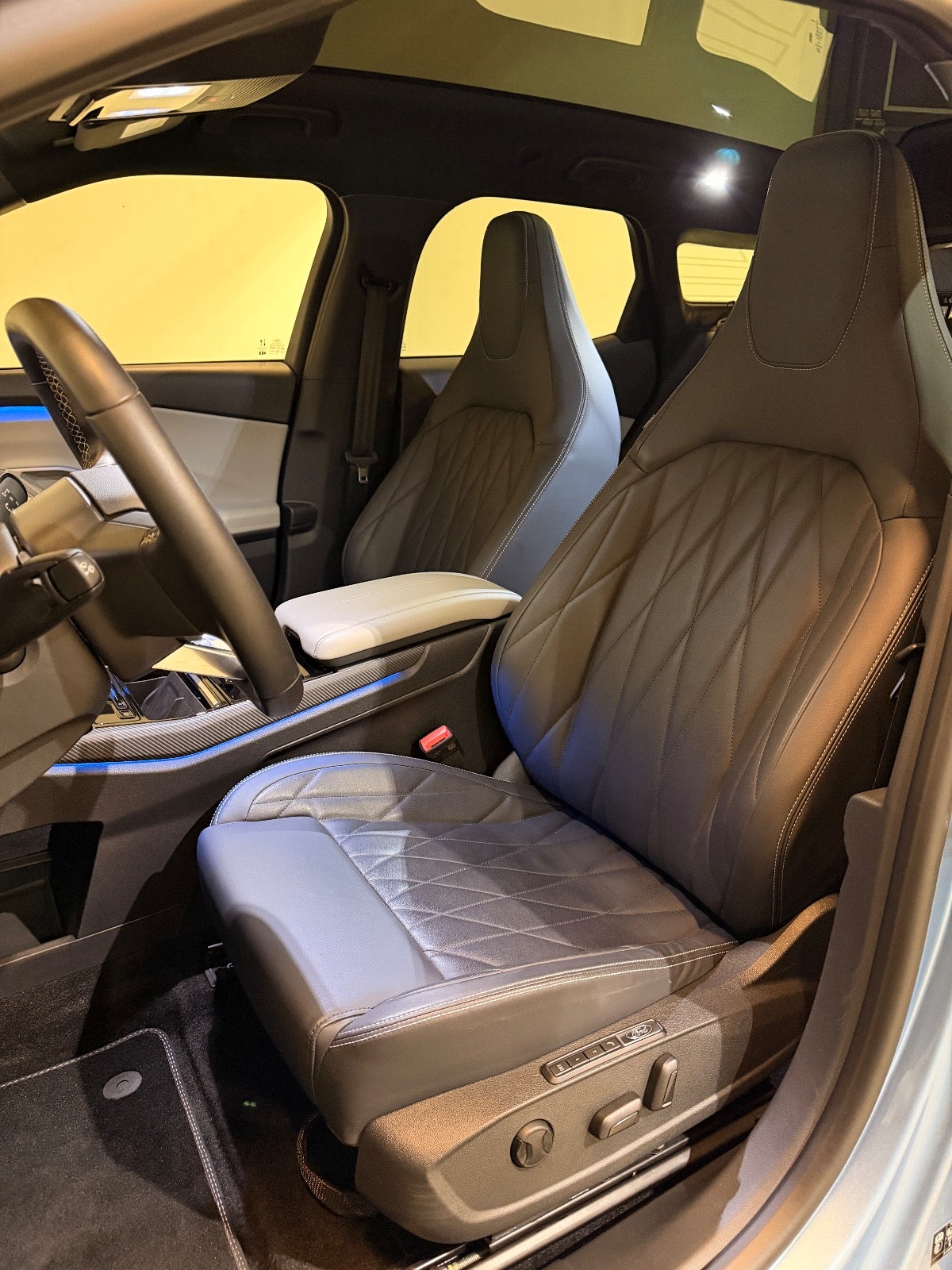 Ford Explorer Premium Extended Range