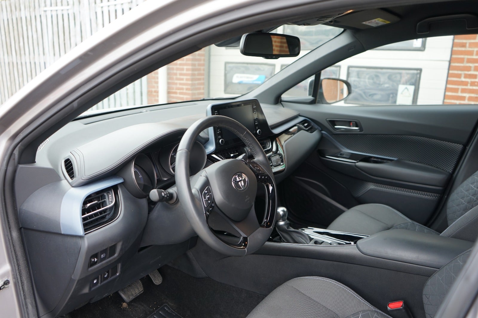 Billede af Toyota C-HR 1,8 Hybrid C-ENTER CVT Van