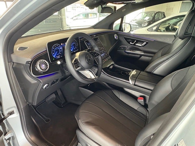 Mercedes EQE300 SUV