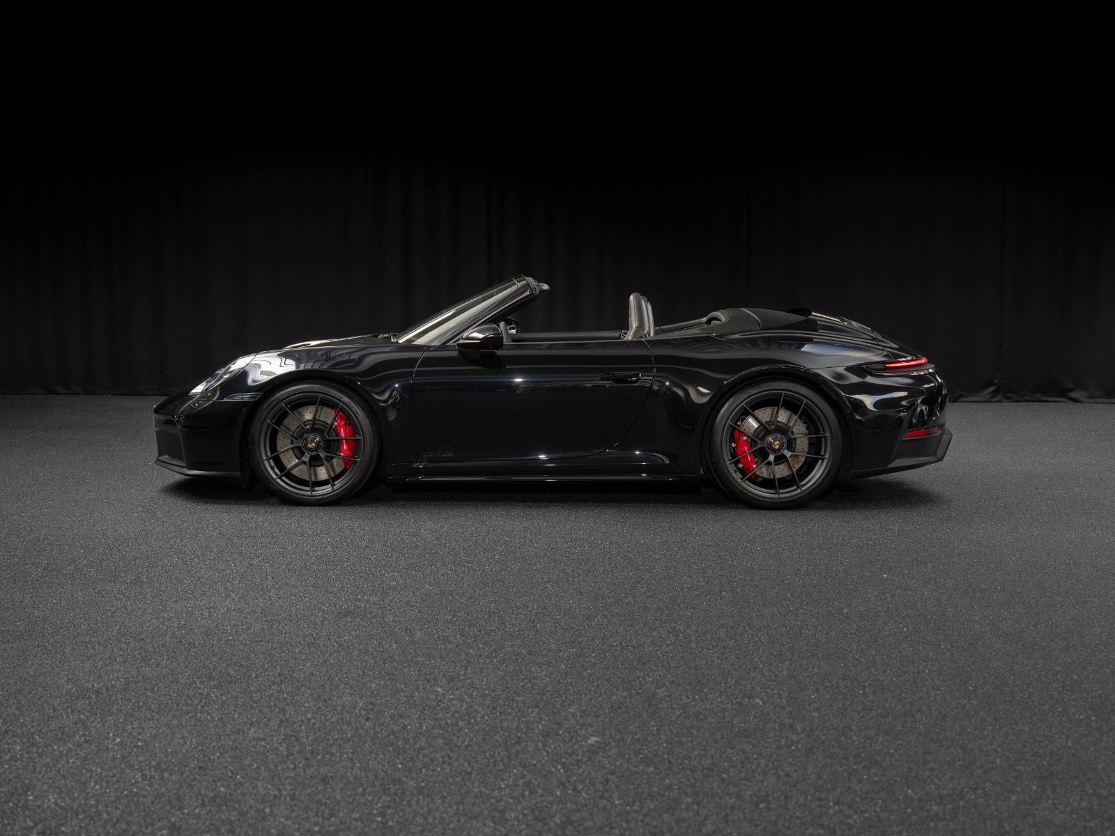 Gallery image 3 of 18