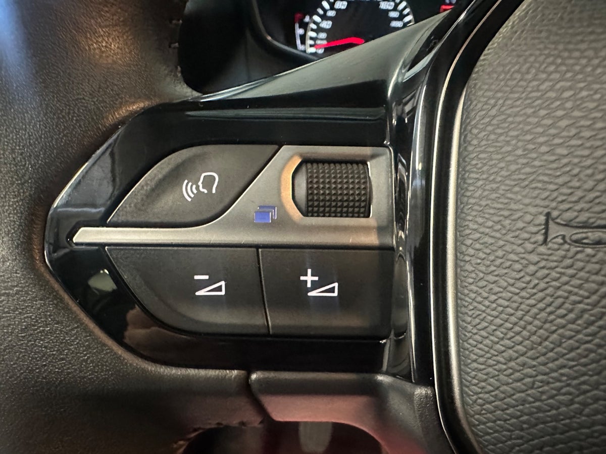 Peugeot 208 PureTech 100 Selection Sport