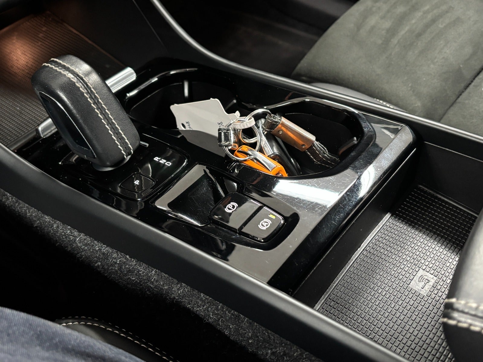 Billede af Volvo XC40 1,5 T5 ReCharge R-Design aut.