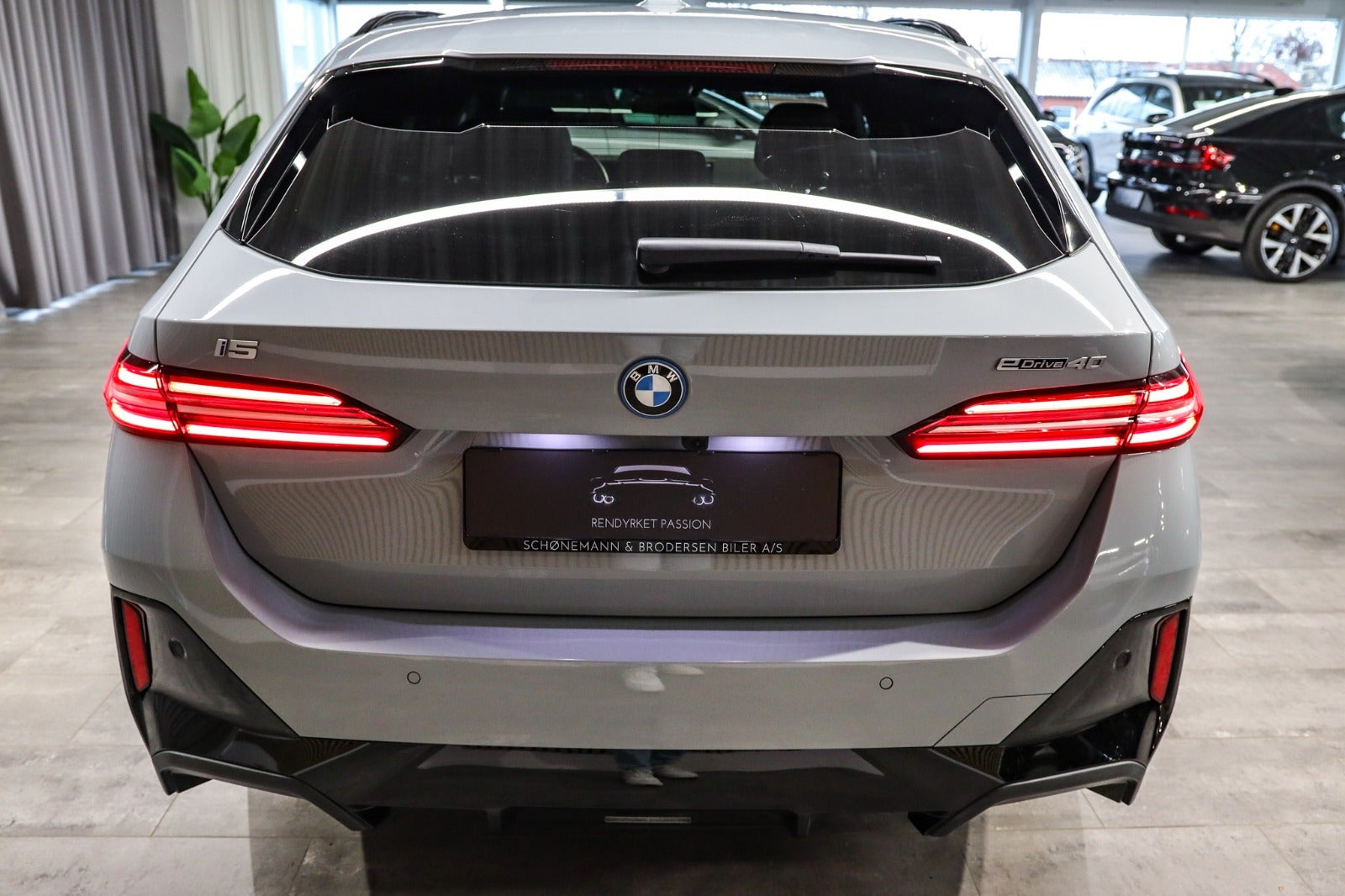 Billede af BMW i5 eDrive40 Touring Fully Charged