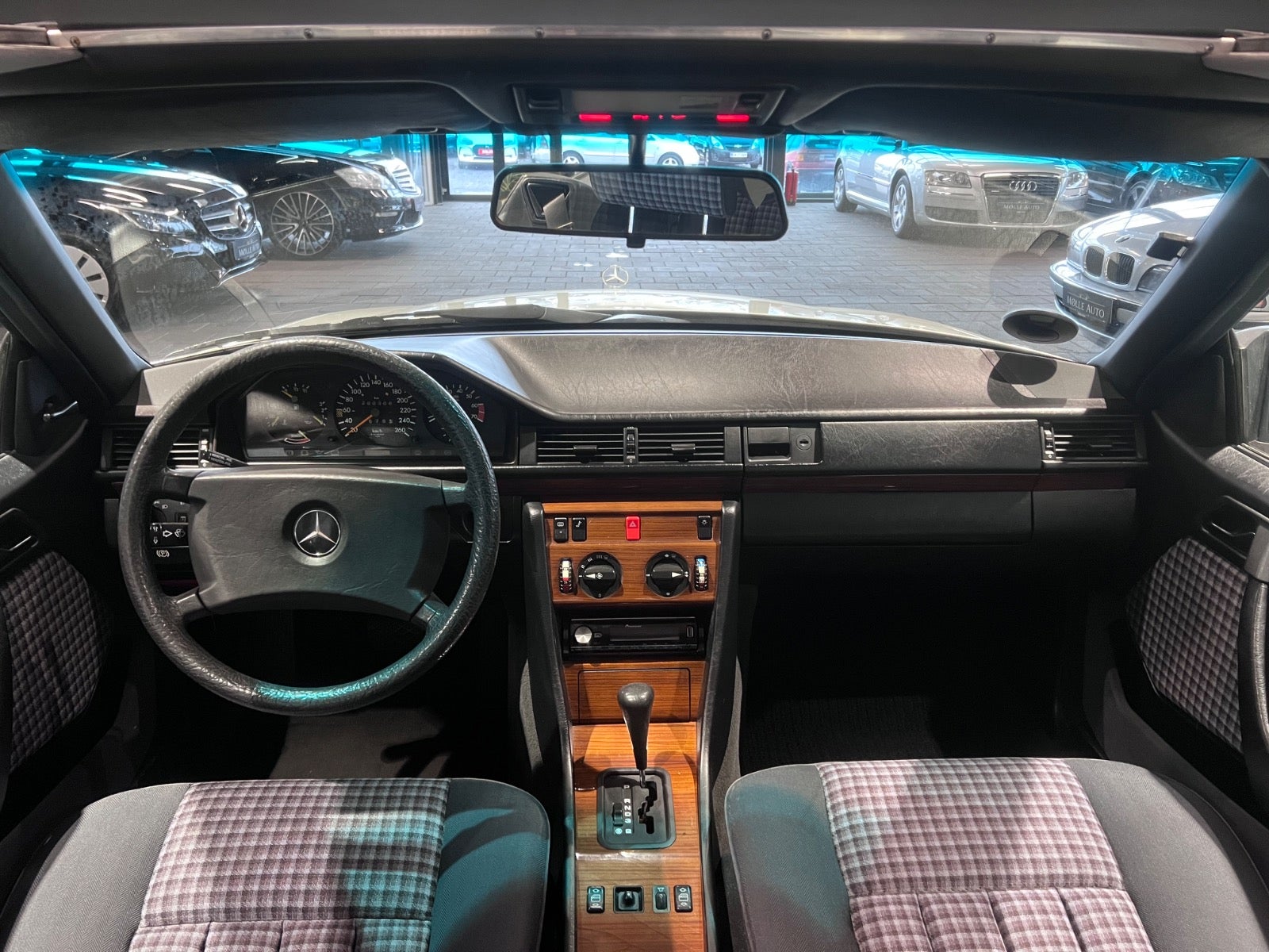 Billede af Mercedes 230 CE 2,3 Coupé aut.