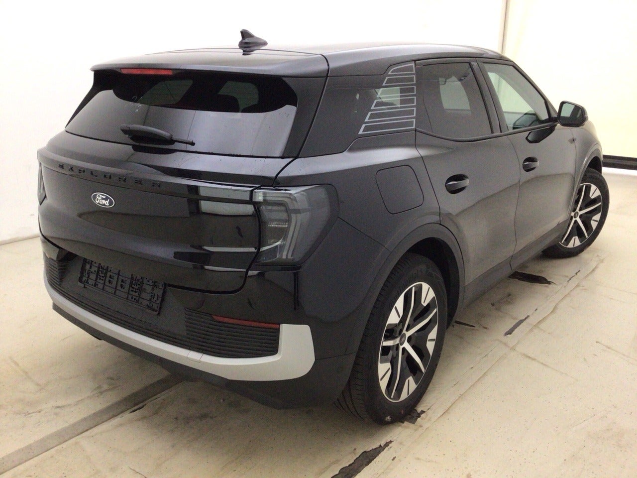 Ford Explorer Select Extended Range