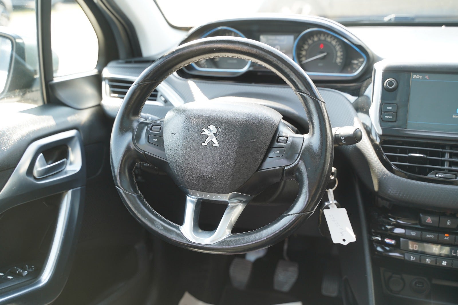 Billede af Peugeot 2008 1,5 BlueHDi 100 Allure Sky