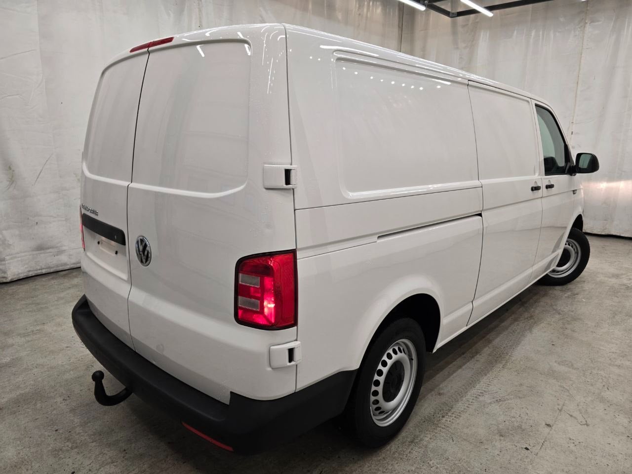 VW Transporter TDi 102 Kassevogn lang