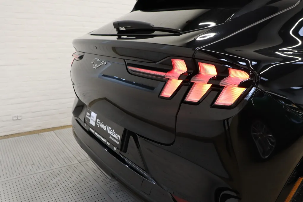 Ford Mustang Mach-E Standard Range AWD