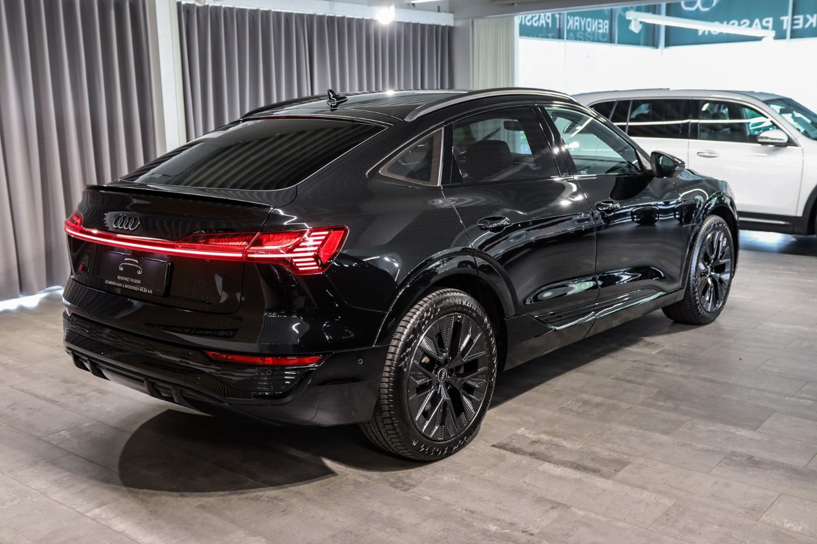 Billede af Audi Q8 e-tron 55 S-line Sportback quattro