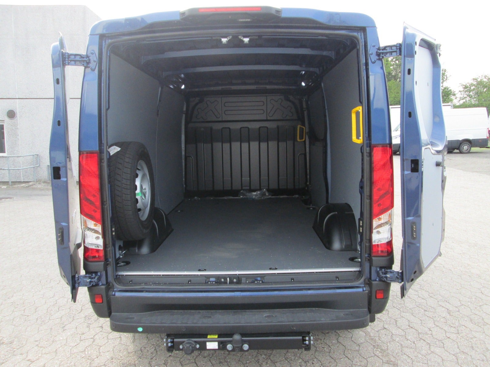 Billede af Iveco Daily 3,0 35S18 9m³ Van AG8
