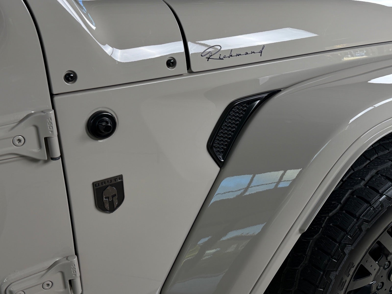 Jeep Wrangler Unlimited 2,0 T Brute Sky One aut. 4×4 4d - 4