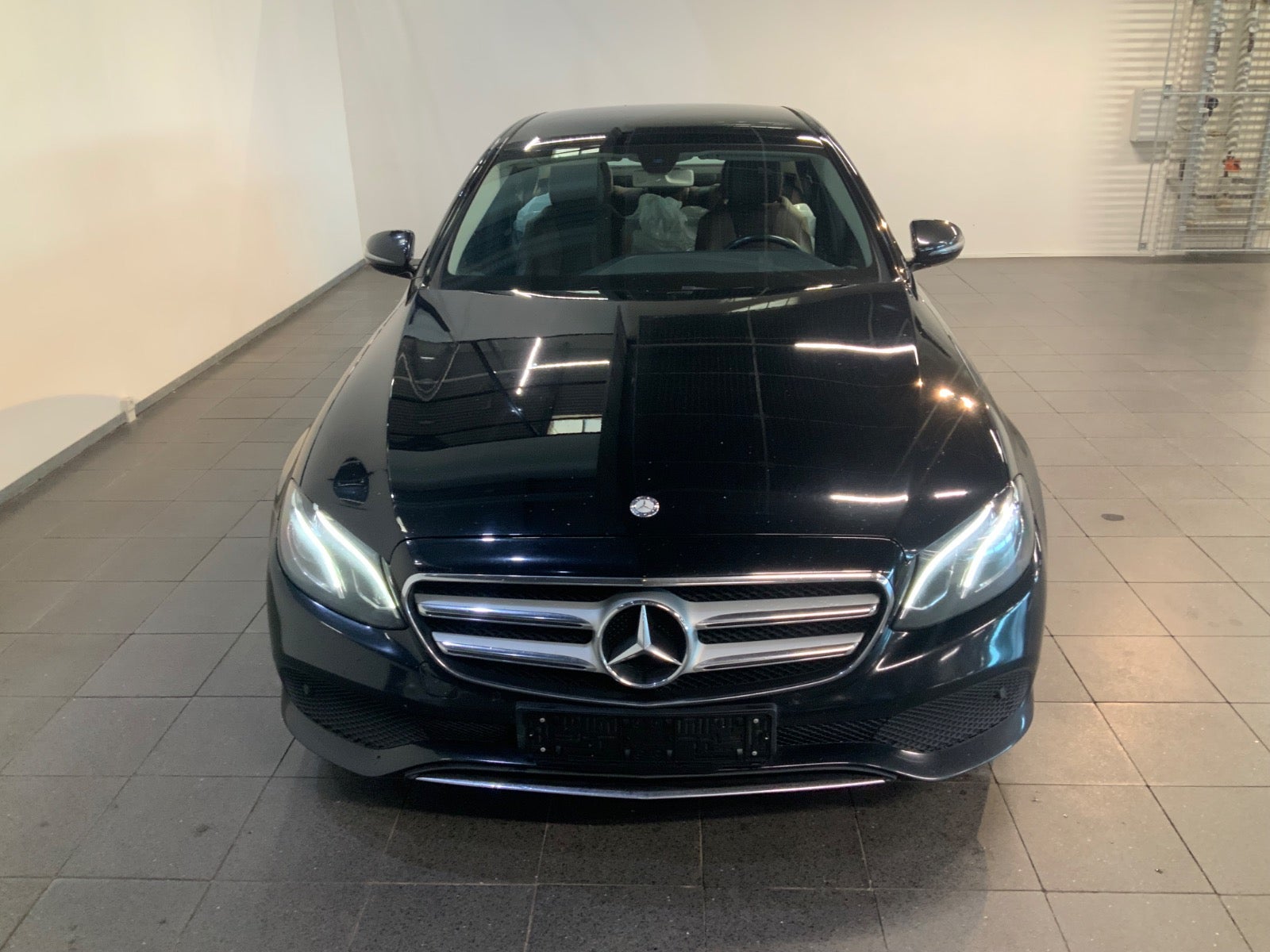 Mercedes-Benz E 220 d (2/8)