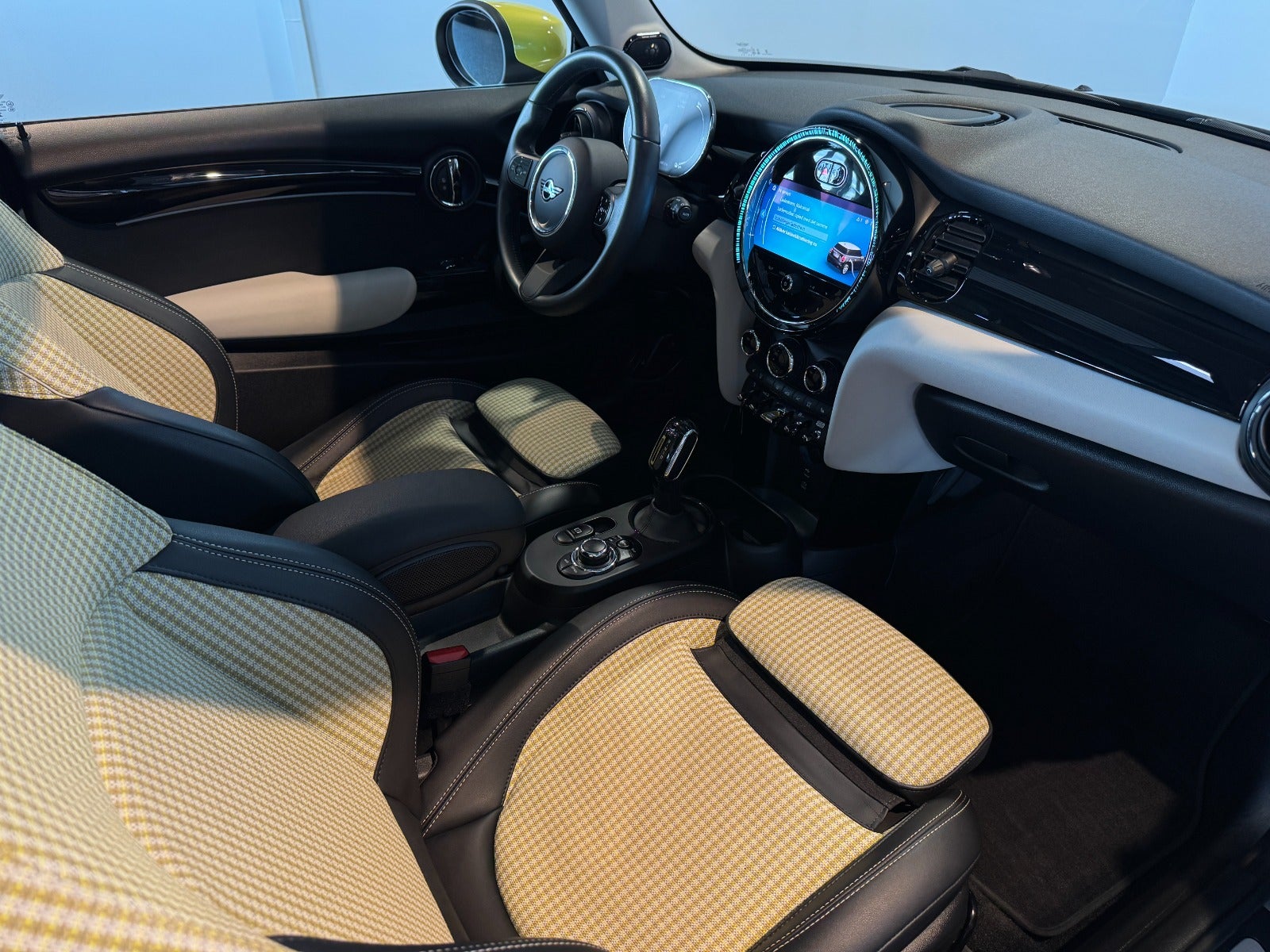 MINI Cooper SE Classic 3d - 7