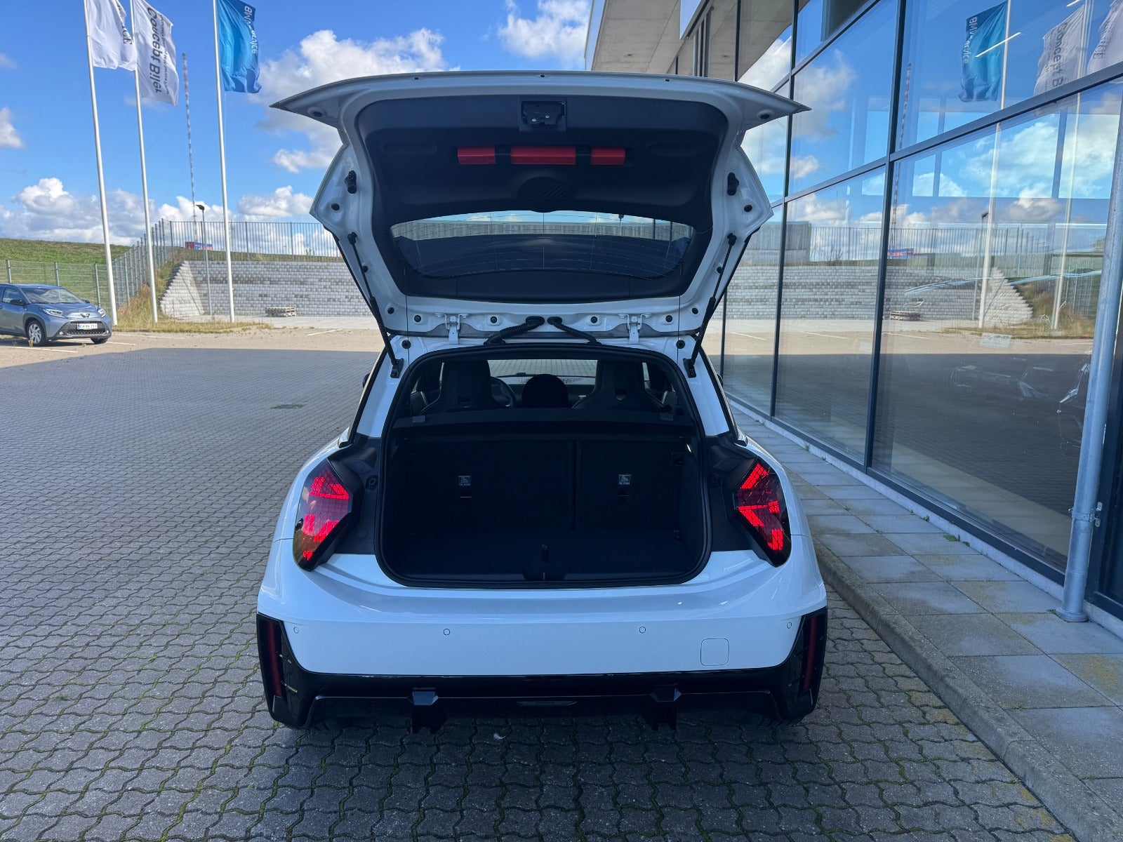 MINI Cooper SE JCW Trim XL 3d - 21