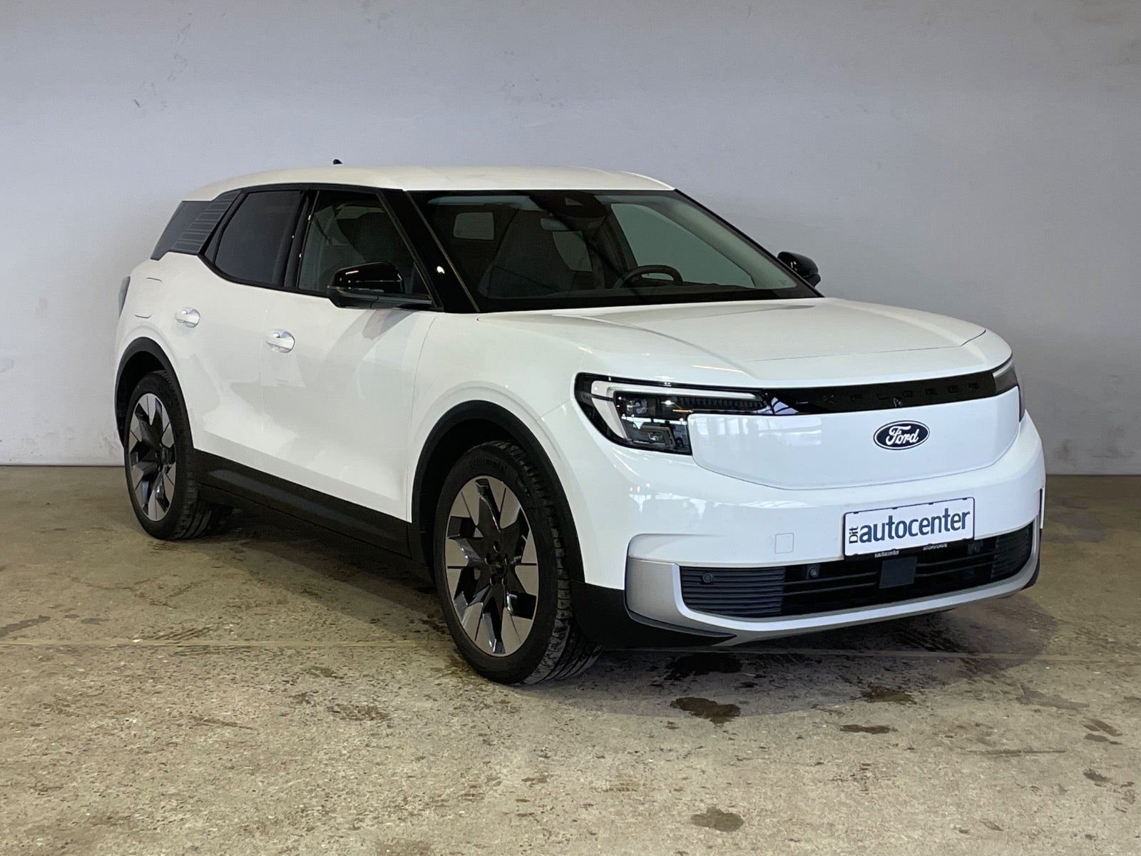 Ford Explorer Premium Extended Range