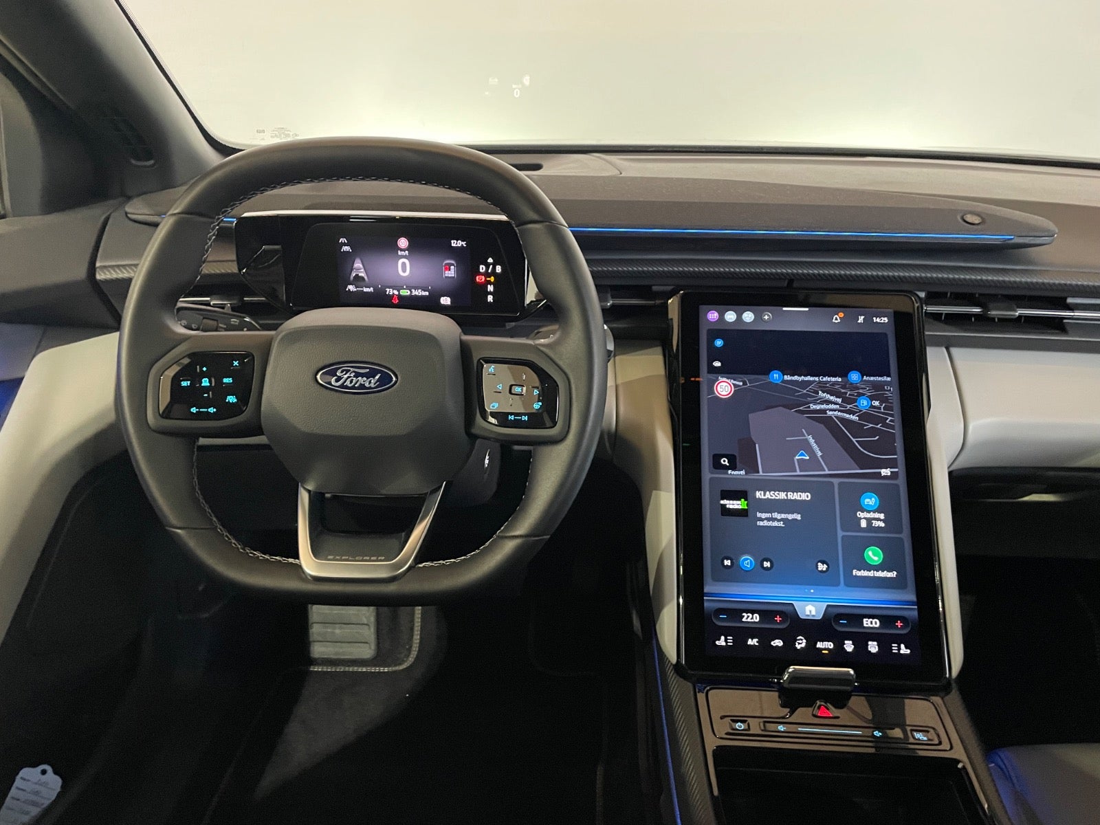 Ford Explorer Premium Extended Range