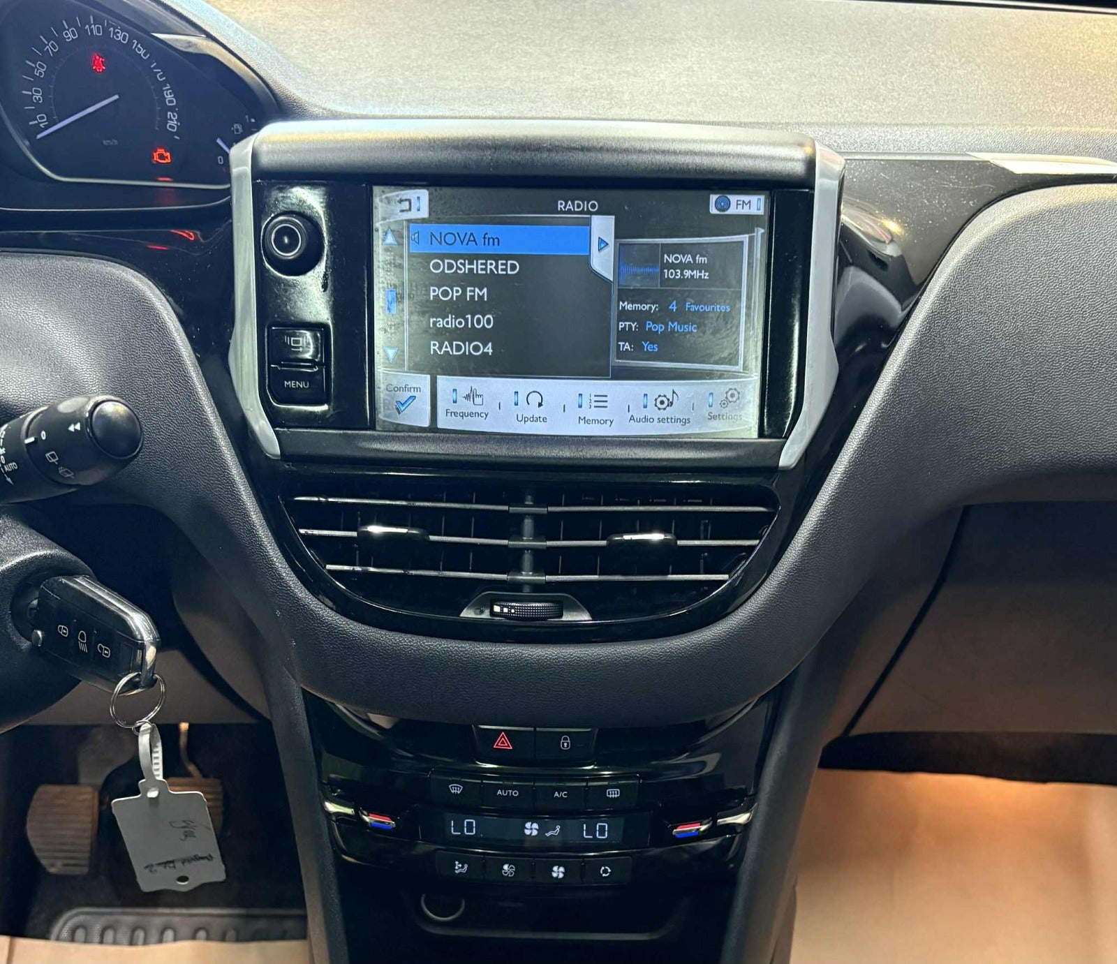 Billede af Peugeot 208 1,2 VTi Allure Sky