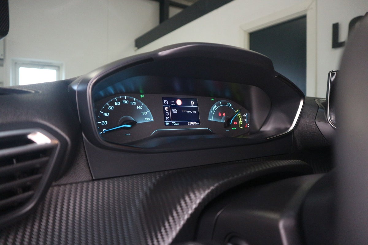 Peugeot e-2008 Active