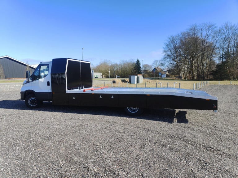 Iveco Daily 70C18 5100mm Chassis AG8