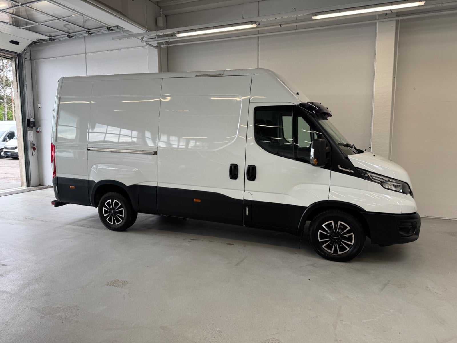 Billede af Iveco Daily 2,3 35S16 12m³ Van AG8
