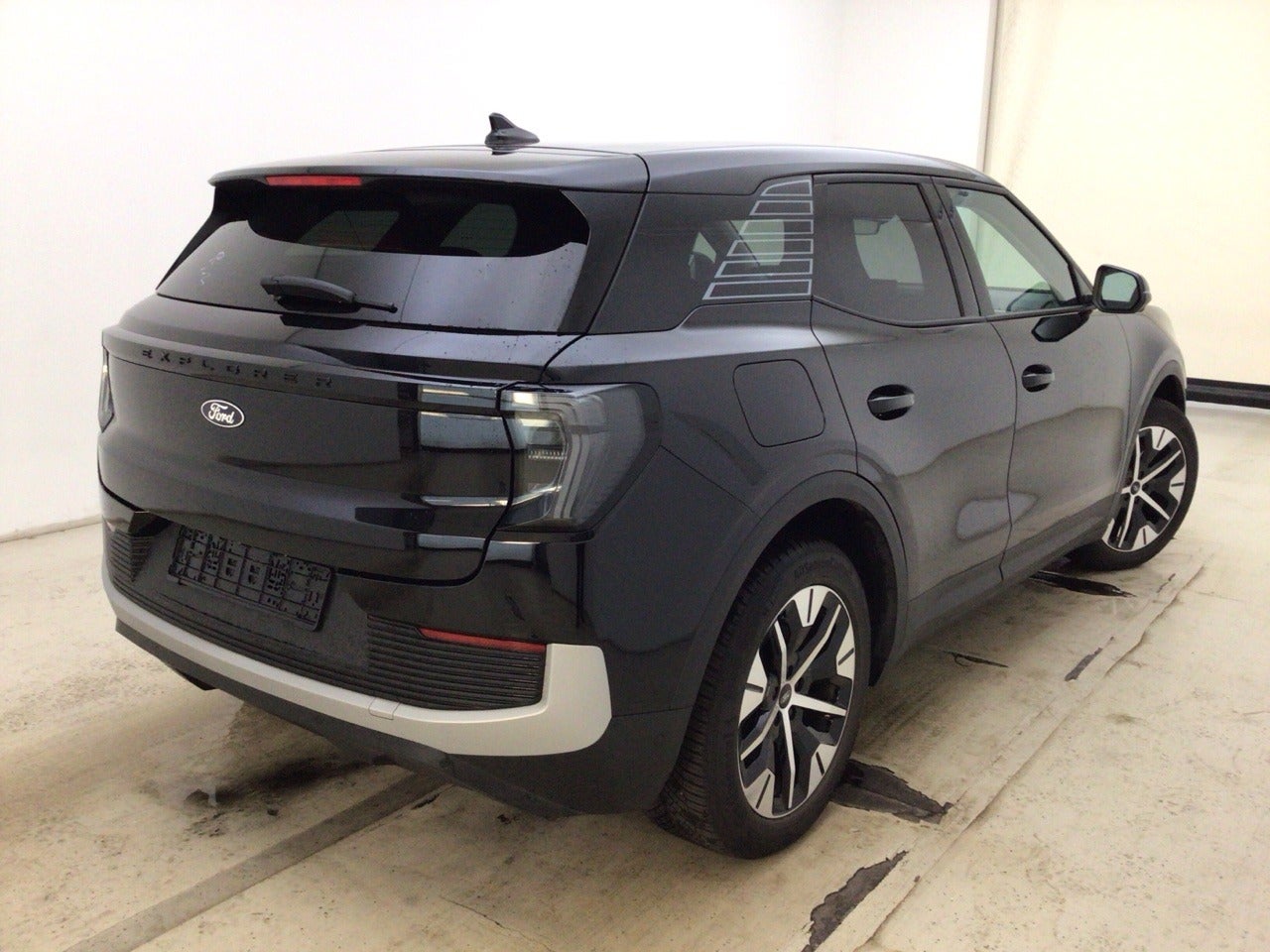 Ford Explorer Select Extended Range