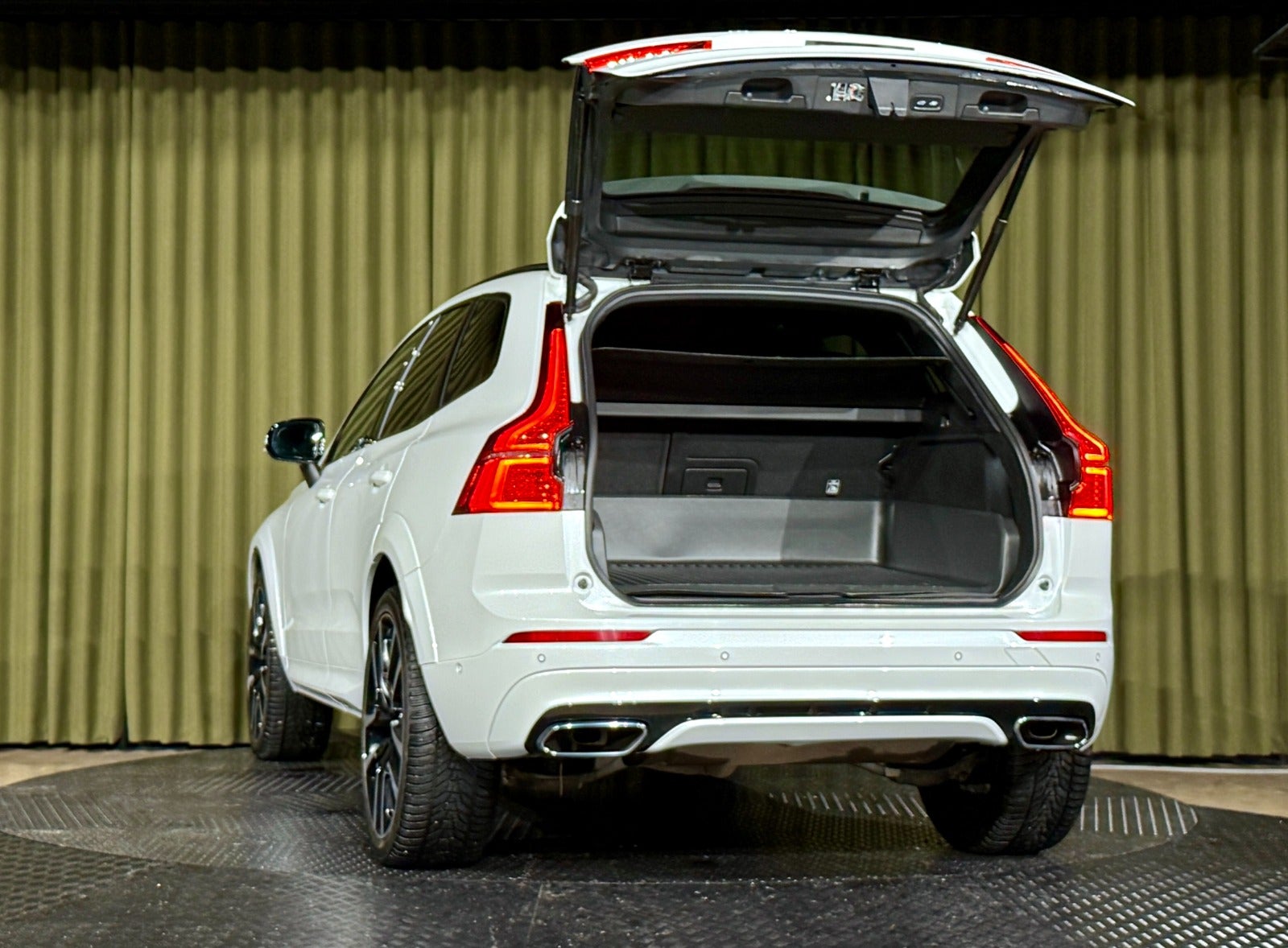 Billede af Volvo XC60 2,0 T6 310 R-Design aut. AWD