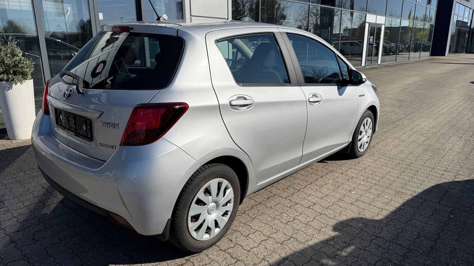 Toyota Yaris Hybrid H1 e-CVT