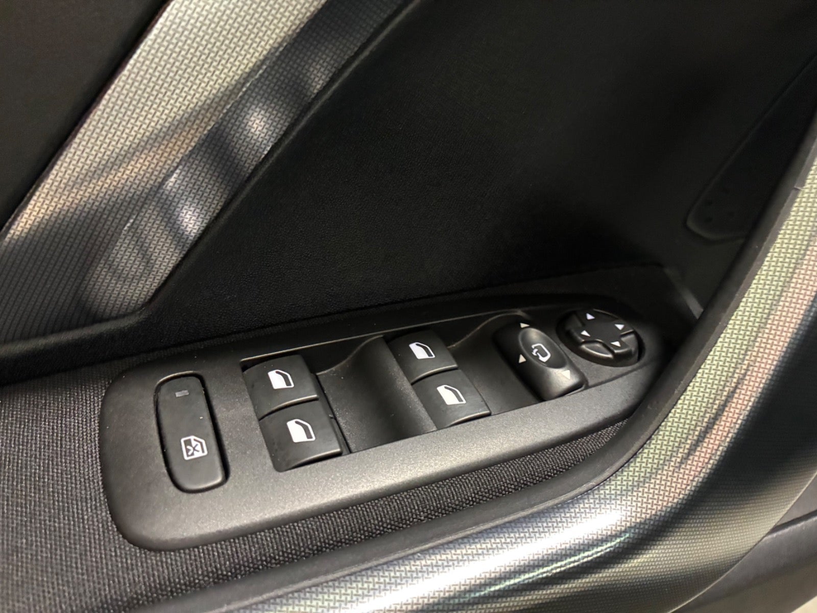 Billede af Peugeot 2008 1,2 e-THP 110 Desire Sky