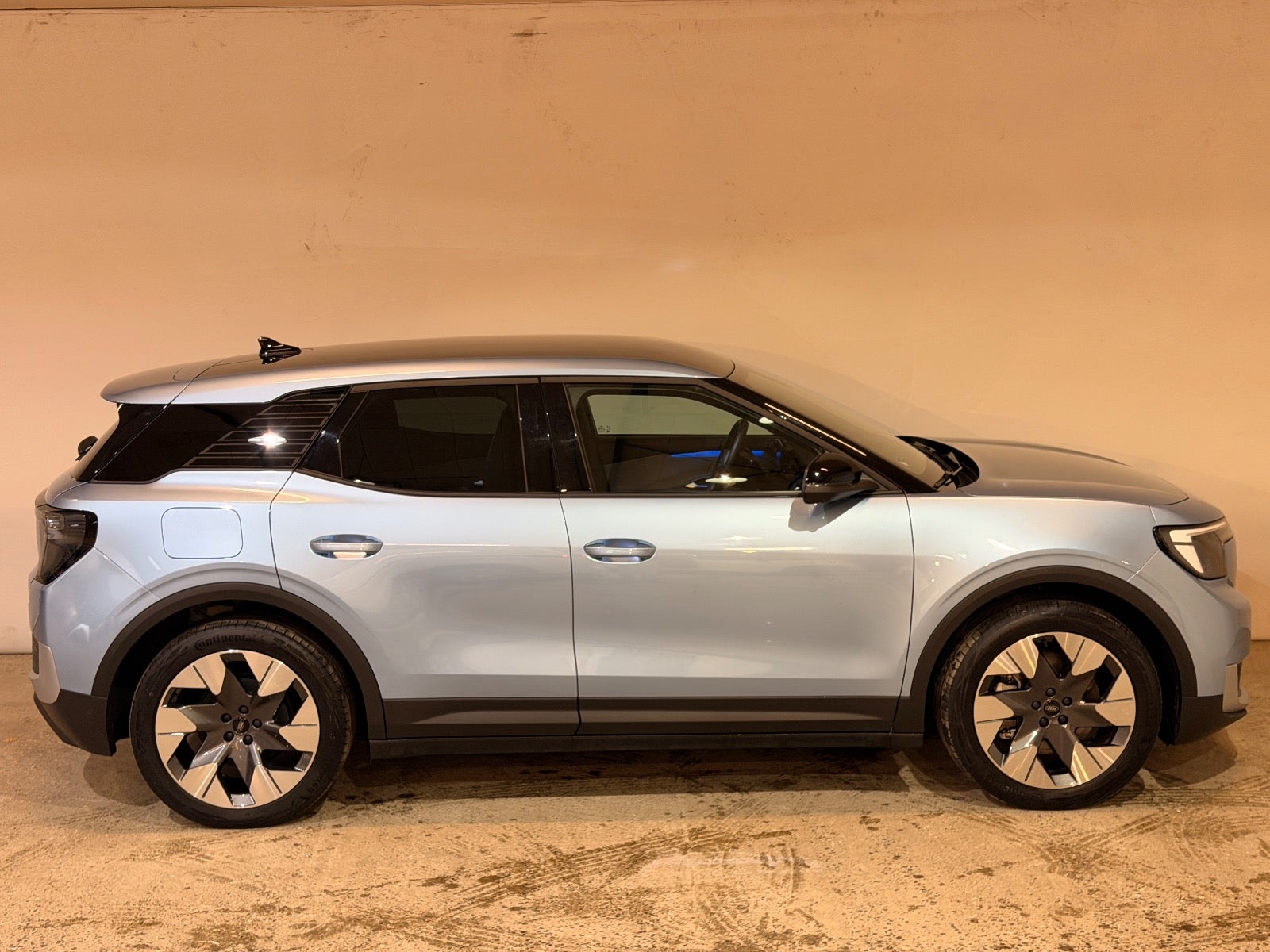 Ford Explorer Premium Extended Range