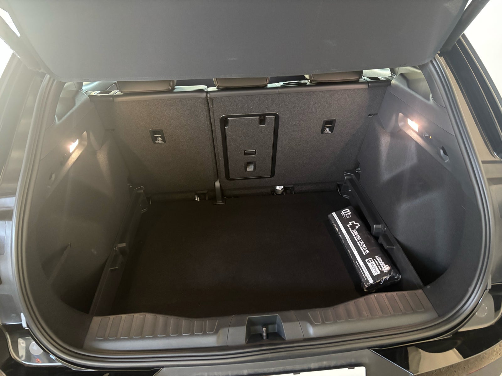 Ford Explorer Premium Extended Range