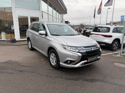 Mitsubishi Outlander 2,4 PHEV Invite CVT 4WD 5d