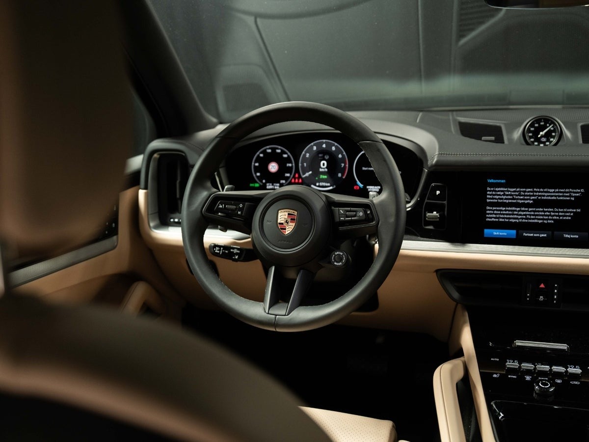 Gallery image 14 of 18