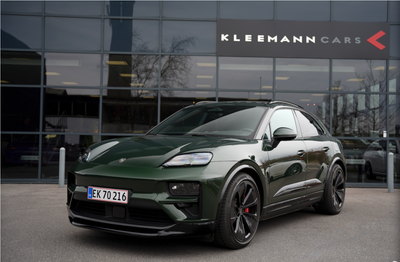 Porsche Macan Turbo   5d