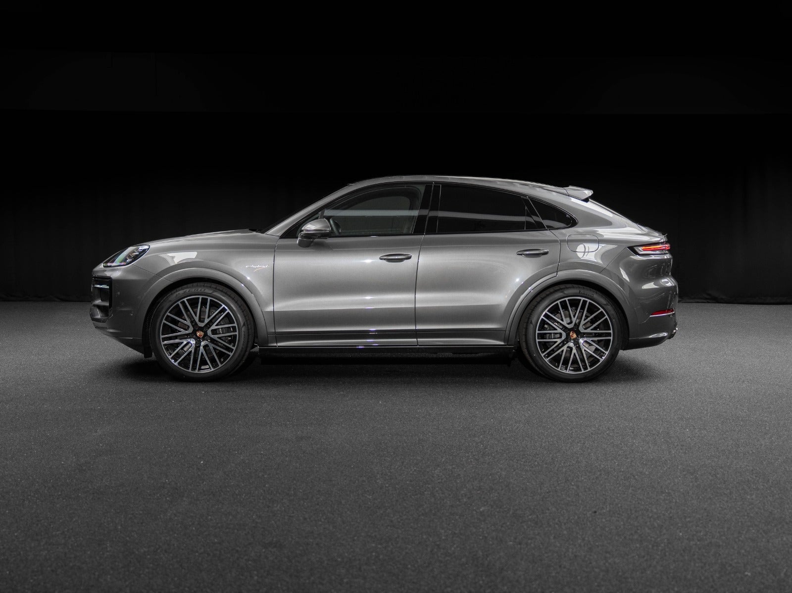 Gallery image 3 of 18