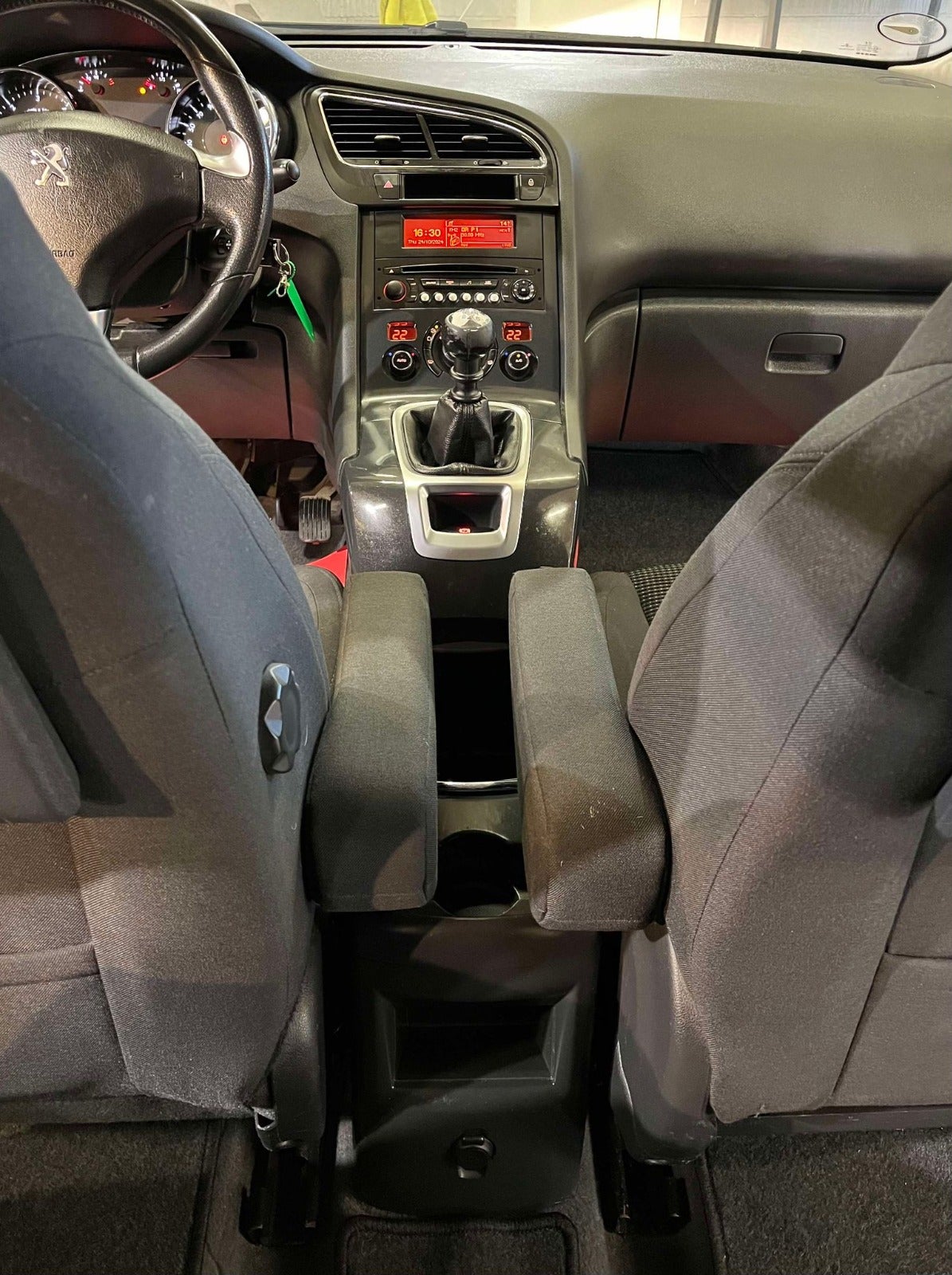 Billede af Peugeot 5008 1,6 BlueHDi 120 Allure 7prs