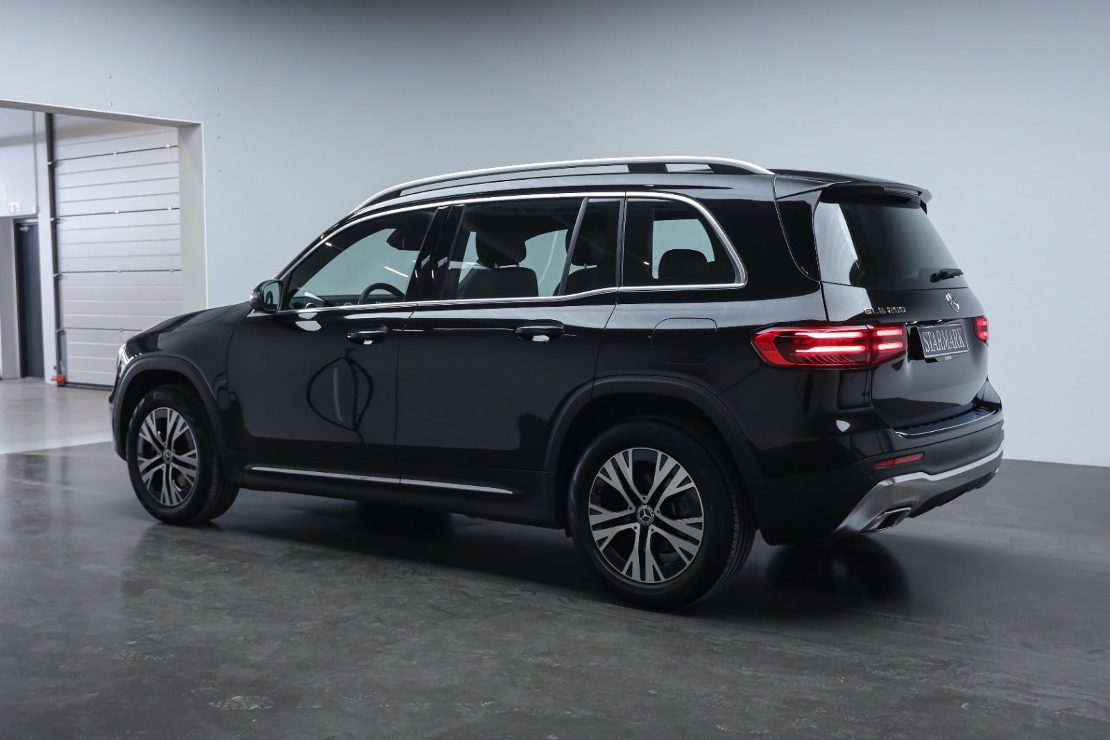 Mercedes-Benz GLB 200 (2/8)