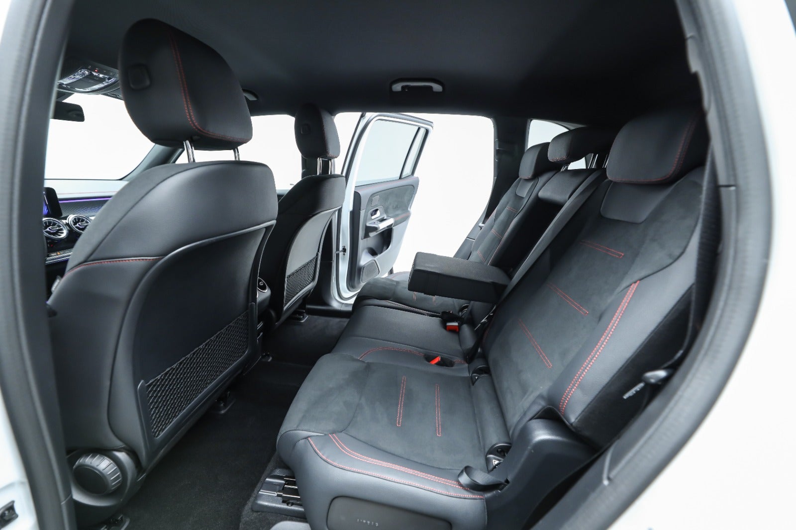 Mercedes-Benz EQB 350 (6/8)