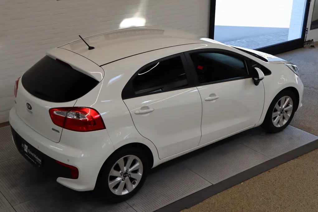 Kia Rio CVVT Attraction