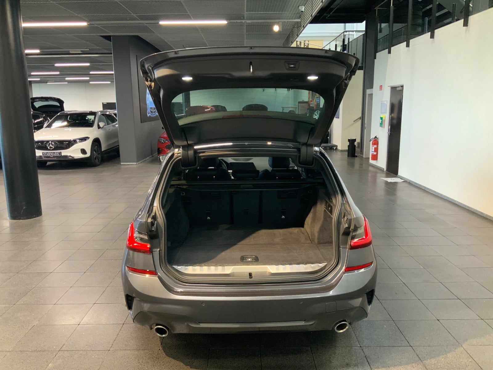 BMW 330e (4/8)