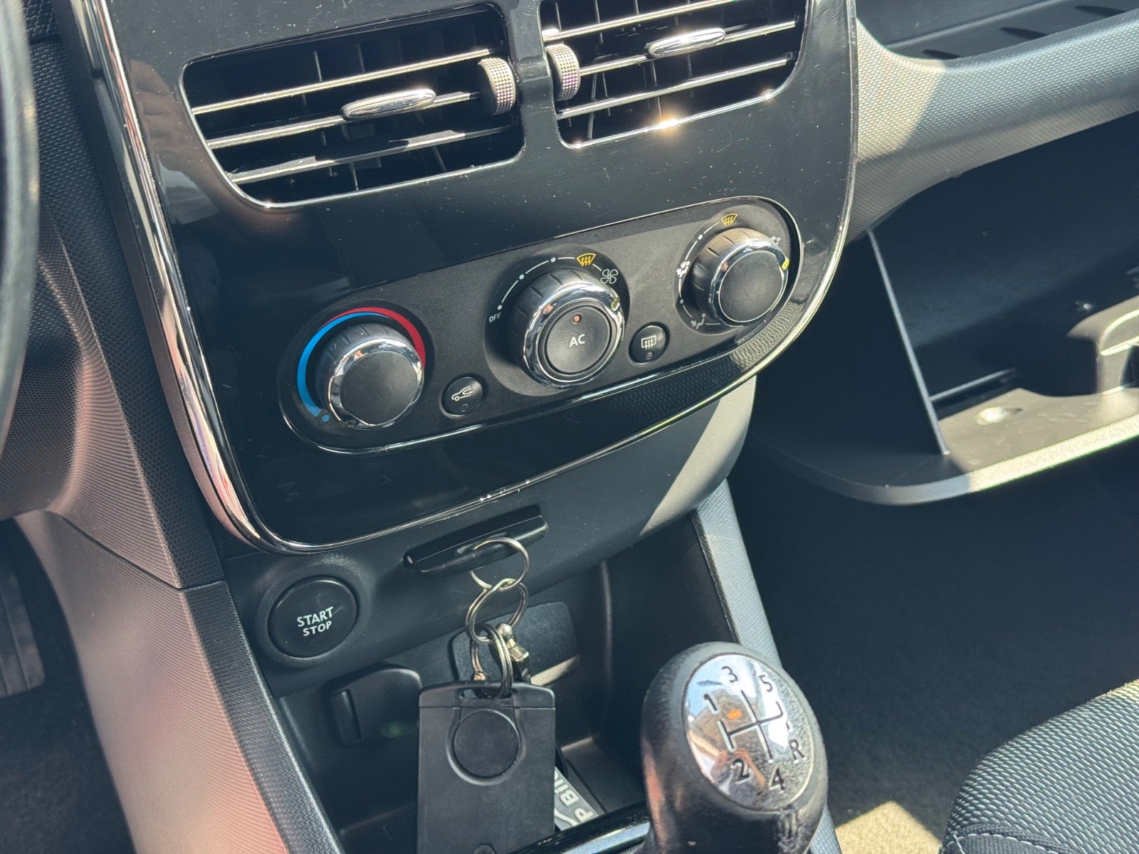 Billede af Renault Clio IV 1,5 dCi 75 Expression Sport Tourer