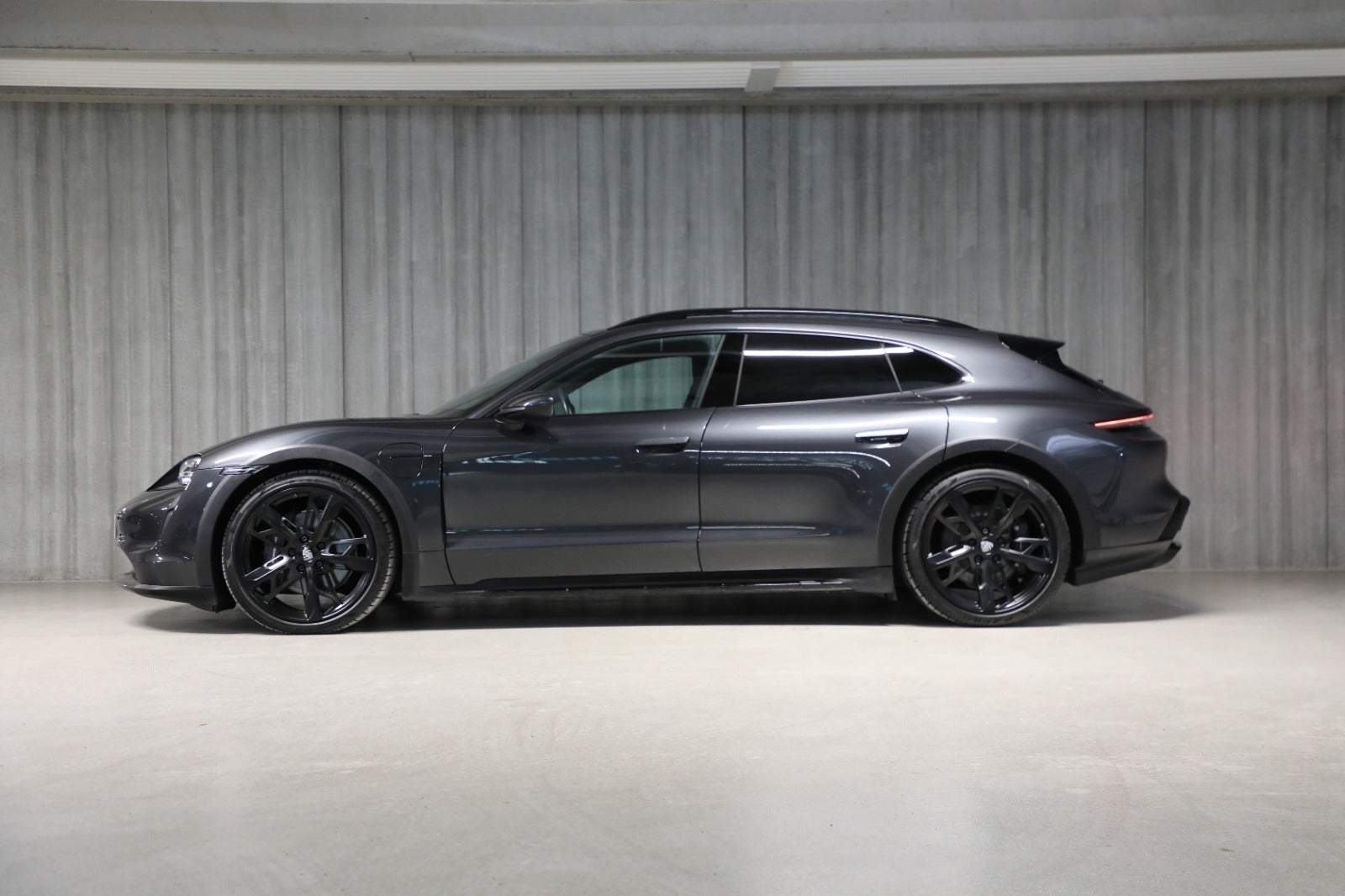 Porsche Taycan 4S Performance+ Cross Turismo