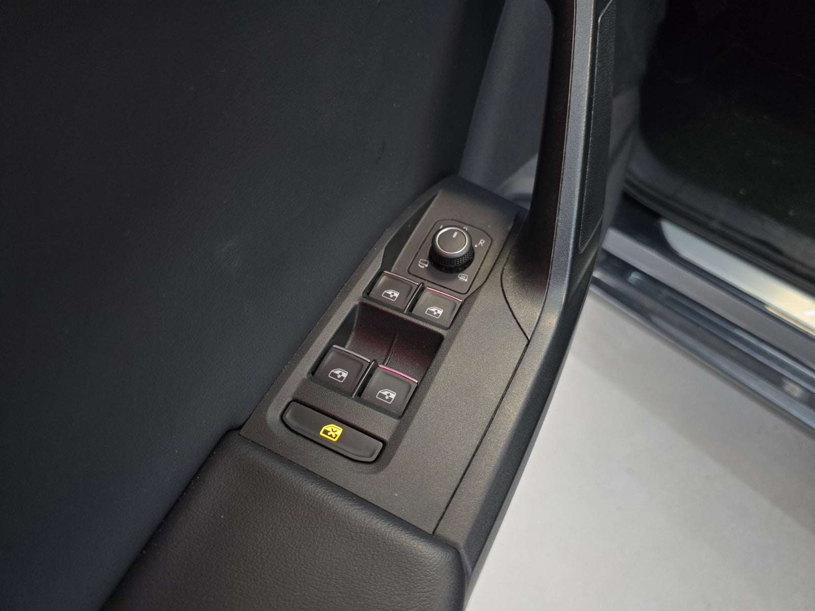 Billede af Seat Leon 1,5 eTSi 150 FR Sportstourer DSG