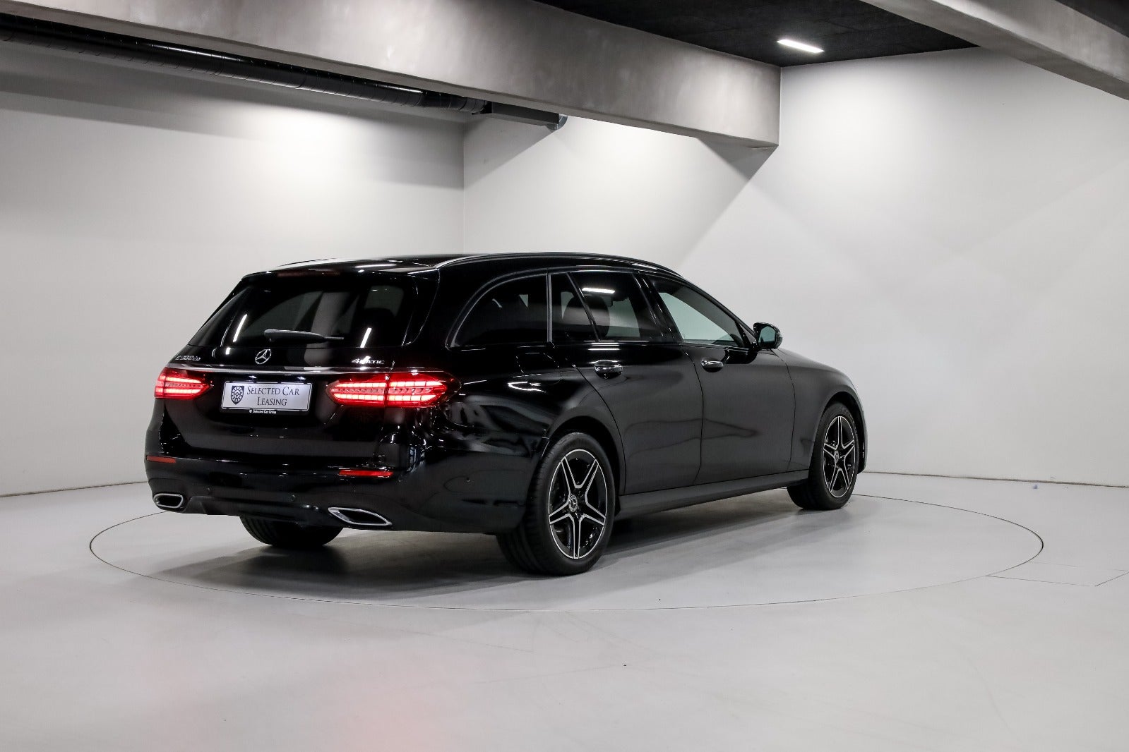 Mercedes-Benz E300 de 2,0 AMG Line stc. aut. 4Matic