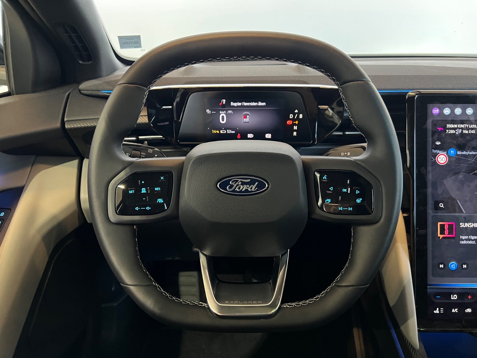 Ford Explorer Premium Extended Range AWD