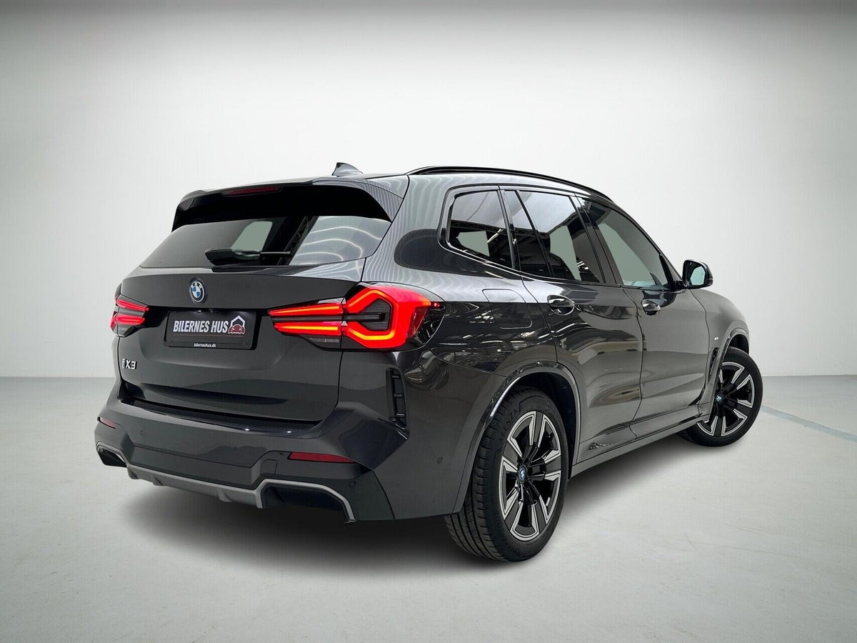 BMW iX3 Charged M-Sport billede 2