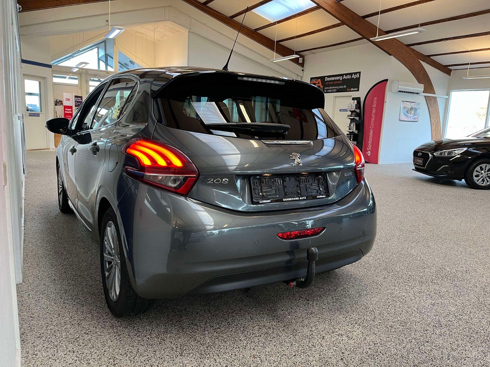 Peugeot 208 2016