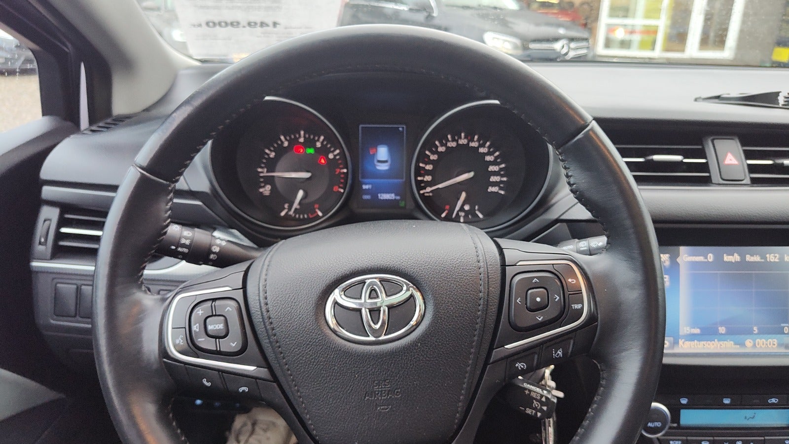 Toyota Avensis 2015