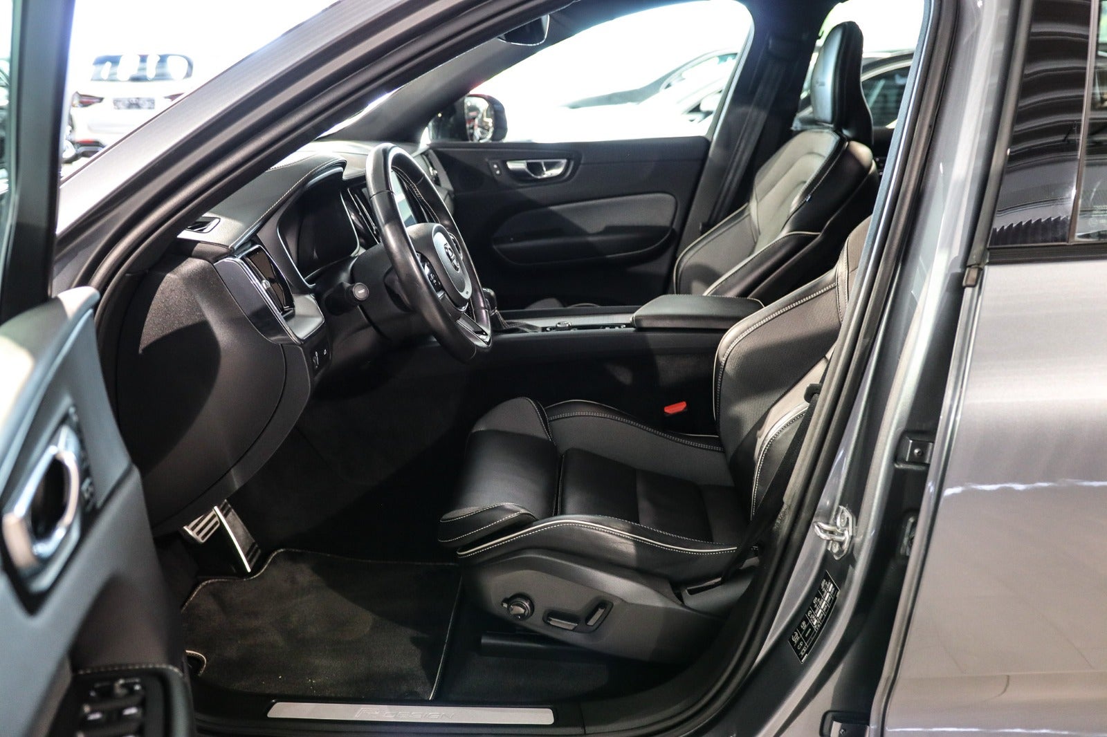 Billede af Volvo XC60 2,0 T4 190 R-Design aut.