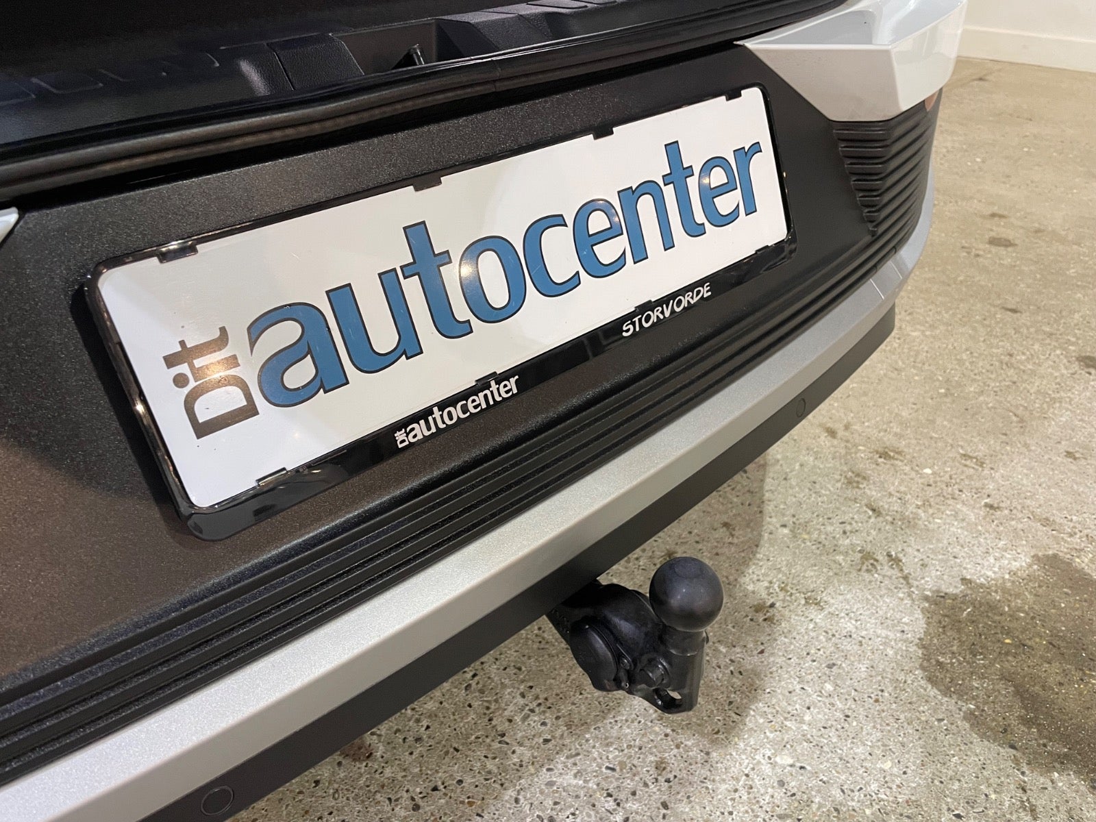 Ford Explorer Select Extended Range